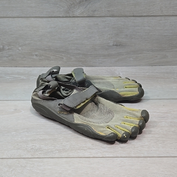 Vibram FiveFingers Women Shoes Sz 37/6.5 - Picture 1 of 10